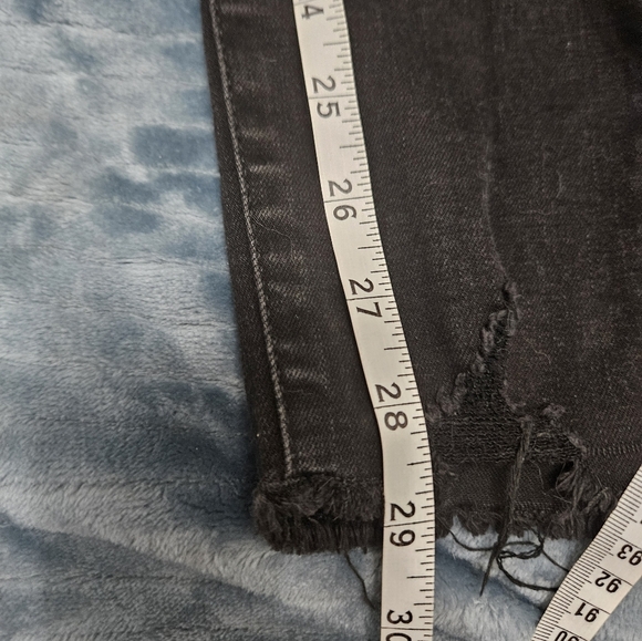 Universal thread mid rise skinny distressed jeans! - Picture 9 of 9